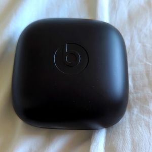 Beats Powerbeats Pro Earbud. Right earpiece only